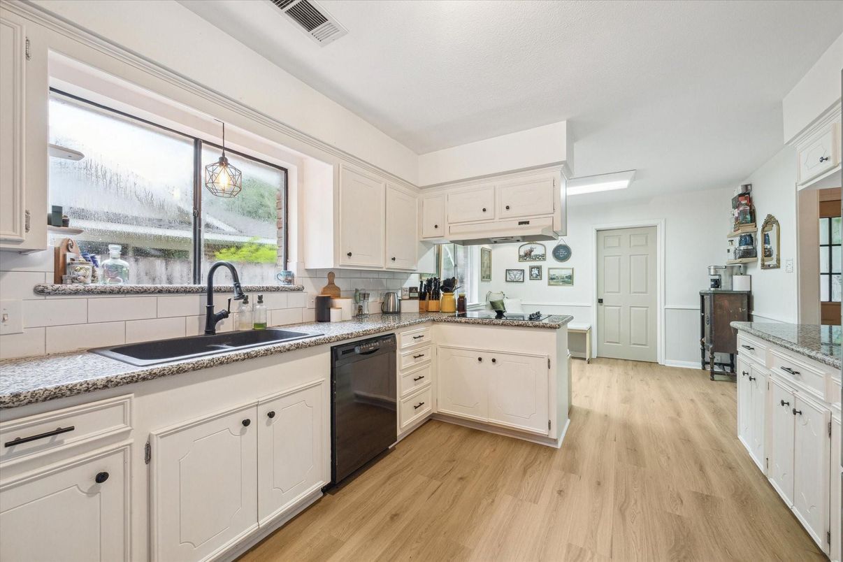 Interior, Kitchen, Pendant Lights, Wood Texture Flooring
