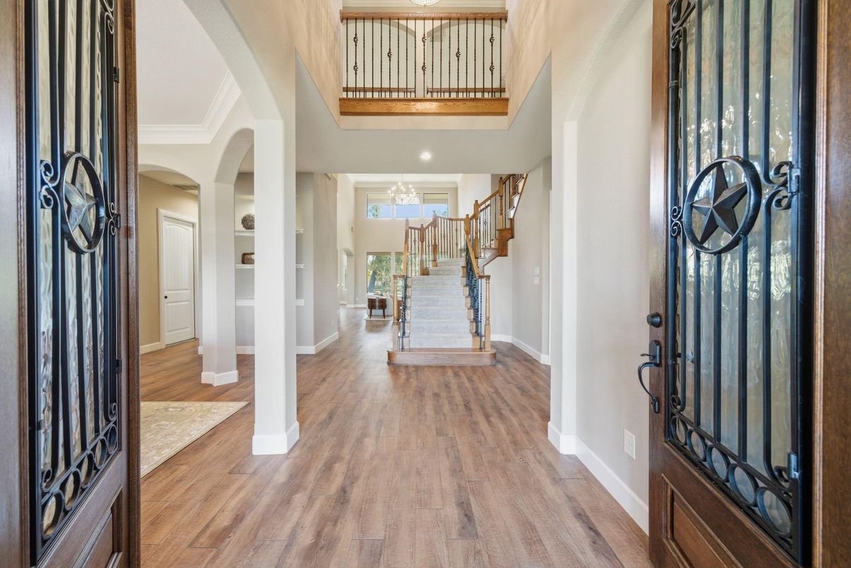 Interior, Recessed Lighting, Wood Texture Flooring