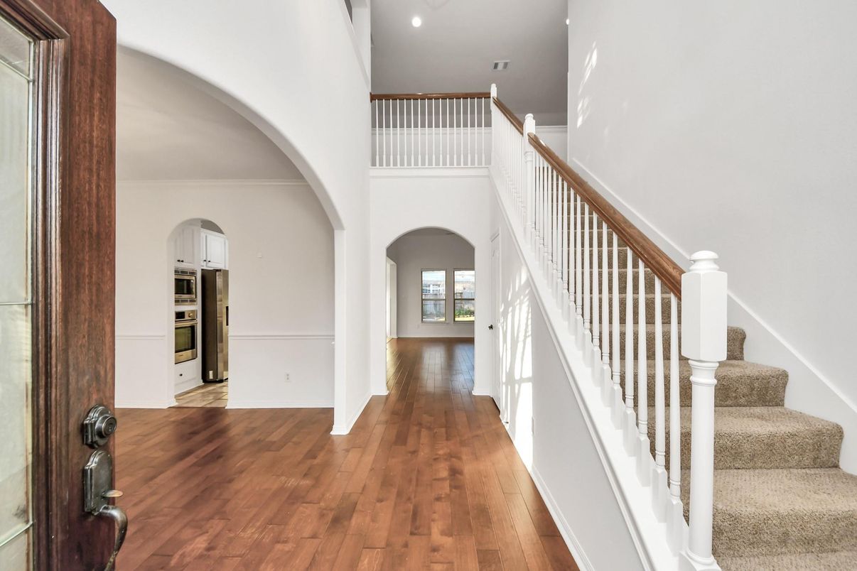 Interior, Recessed Lighting, Wood Texture Flooring