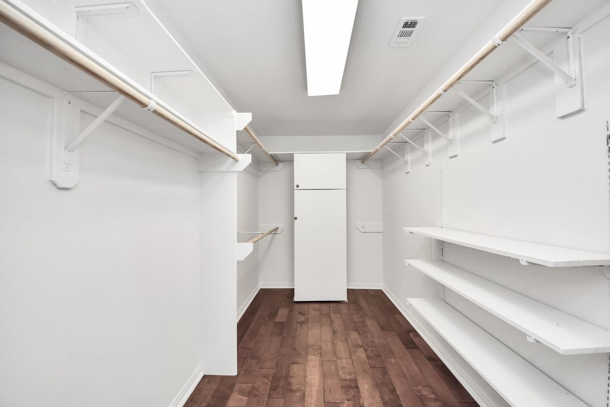 Interior, Walk-in Closets, Wood Texture Flooring