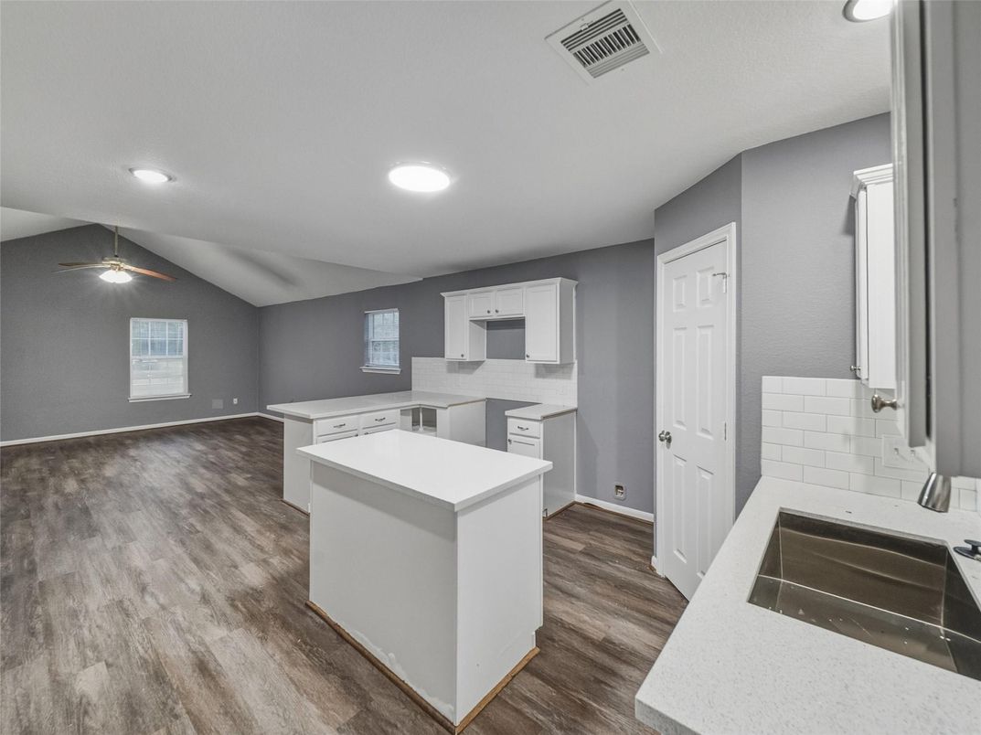 Interior, Recessed Lighting, Wood Texture Flooring