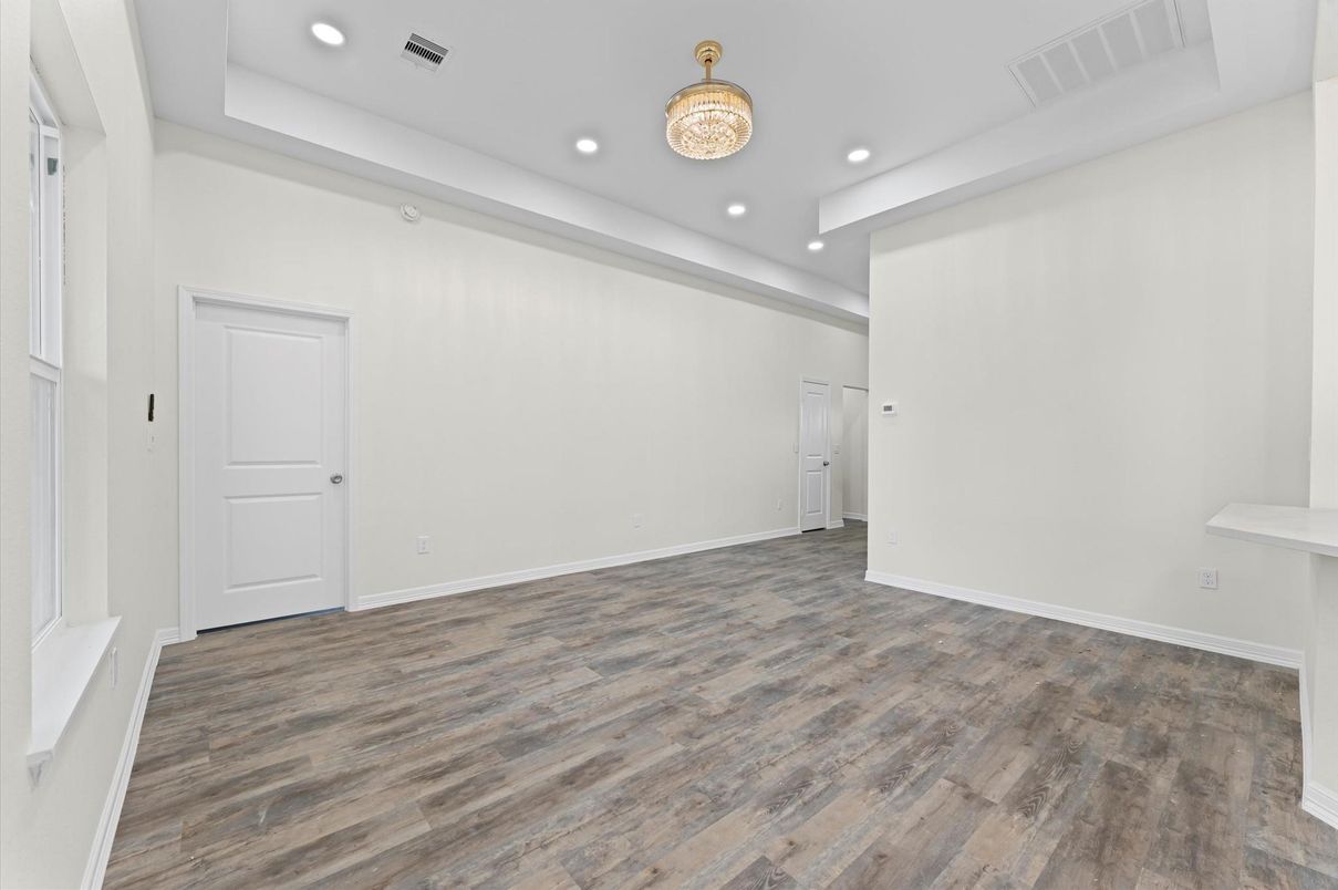 Empty room, Interior, Recessed Lighting, Wood Texture Flooring