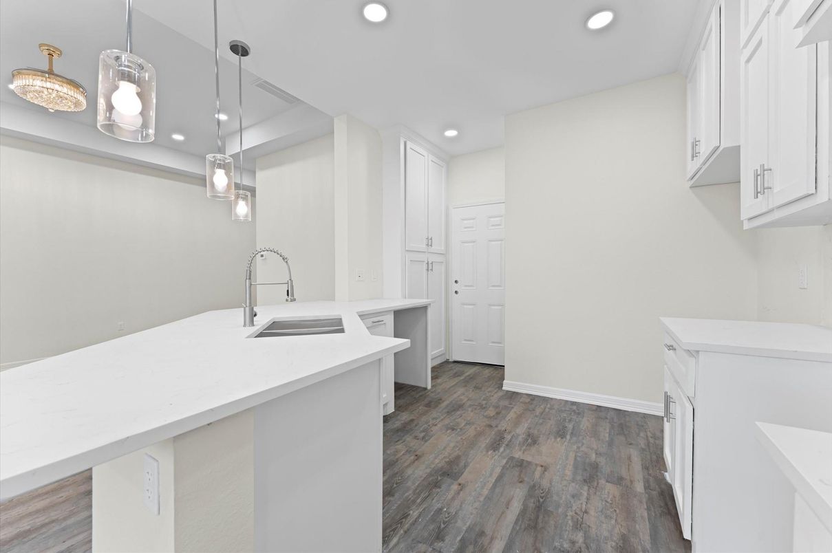 Interior, Kitchen, Pendant Lights, Recessed Lighting, Wood Texture Flooring