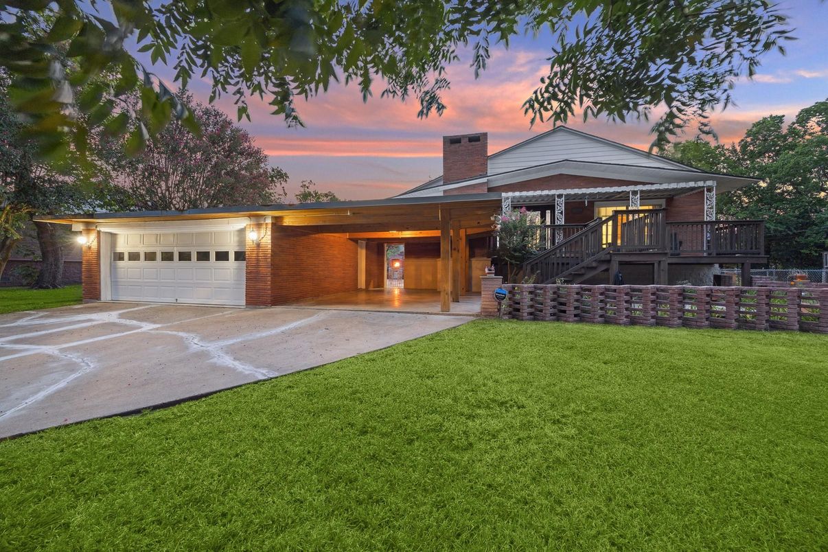 Attached, Backyard, Exterior, Facade, Brick Facade, Log Home