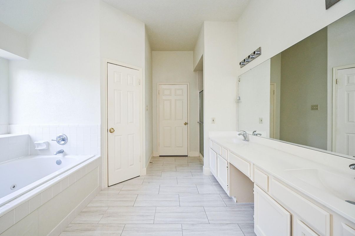 Bathroom, Dual Sink Vanities, Interior