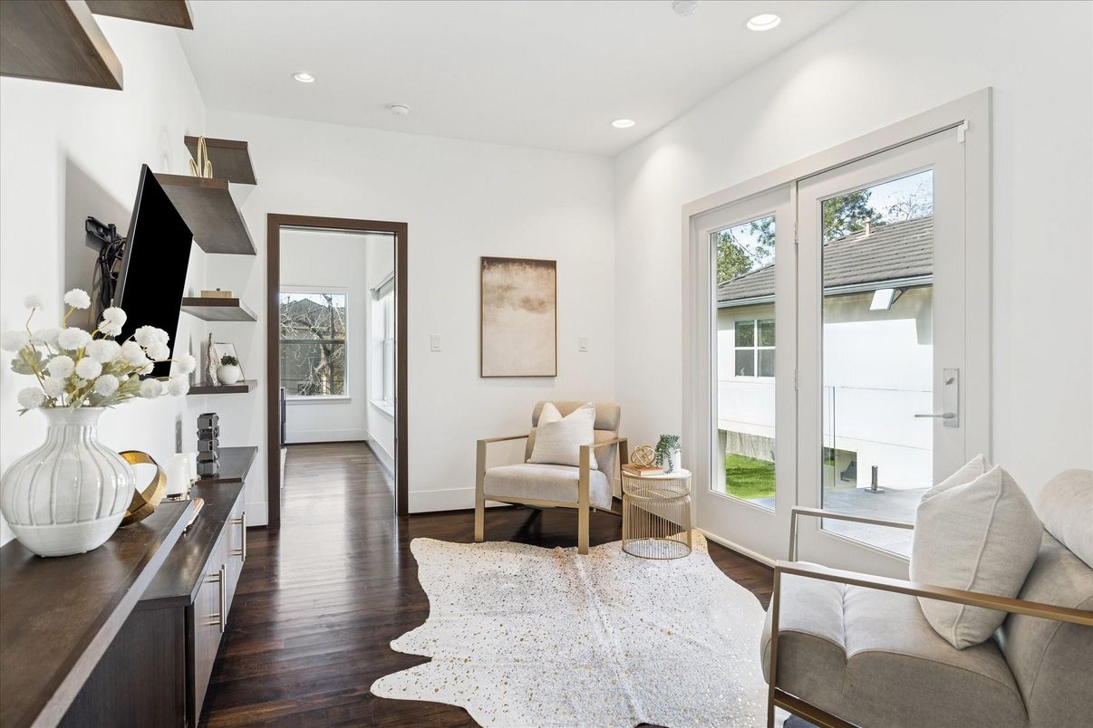 Interior, Recessed Lighting, Wood Texture Flooring
