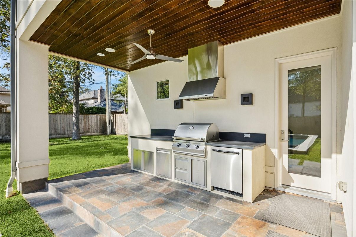 Exterior, Outdoor Kitchen