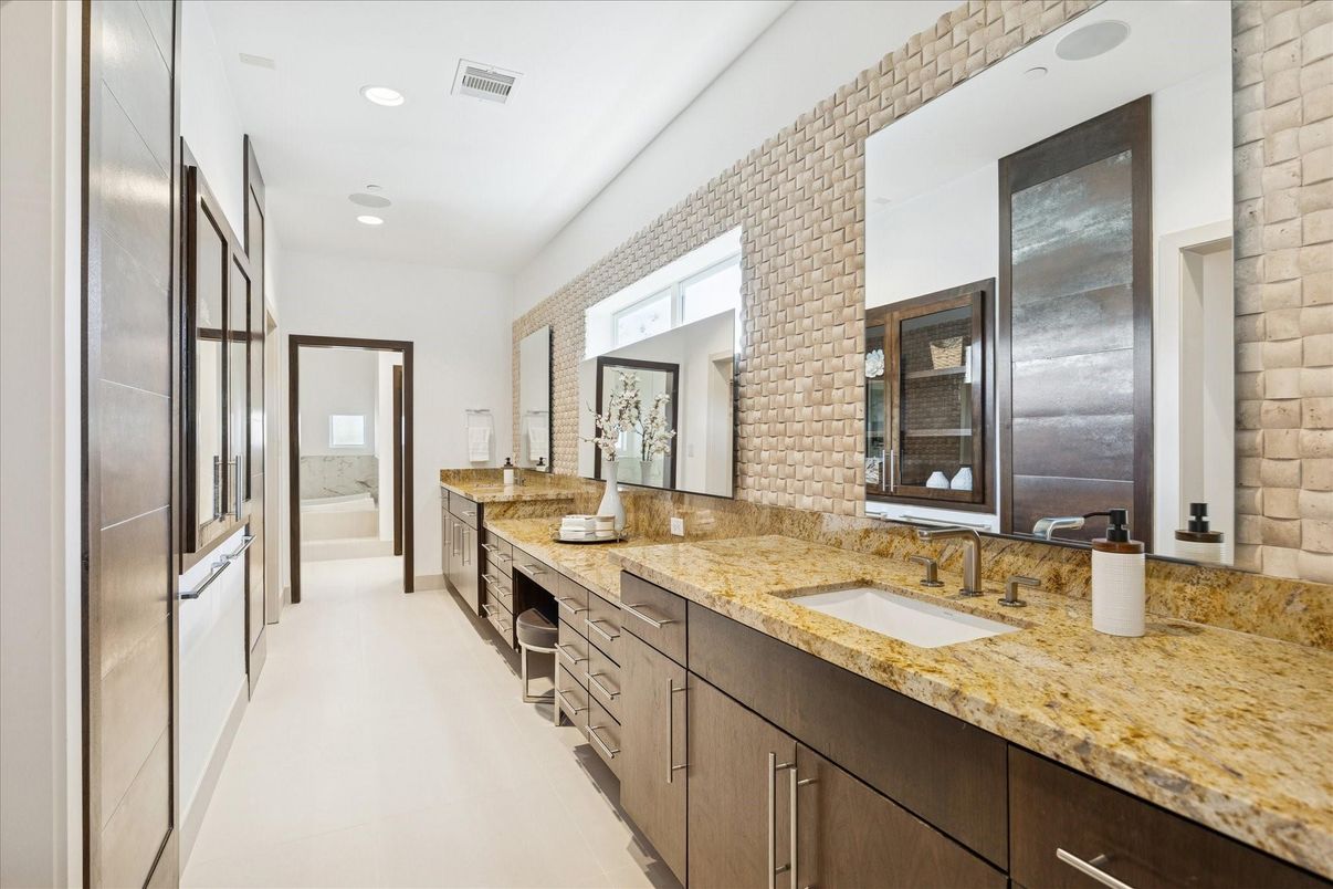 Bathroom, Dual Sink Vanities, Interior, Recessed Lighting