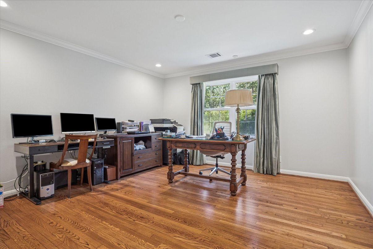 Home Office, Interior, Recessed Lighting, Wood Texture Flooring