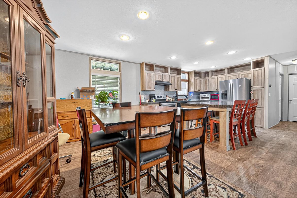 Dining room, Interior, Kitchen, Recessed Lighting, Stainless Steel Appliances