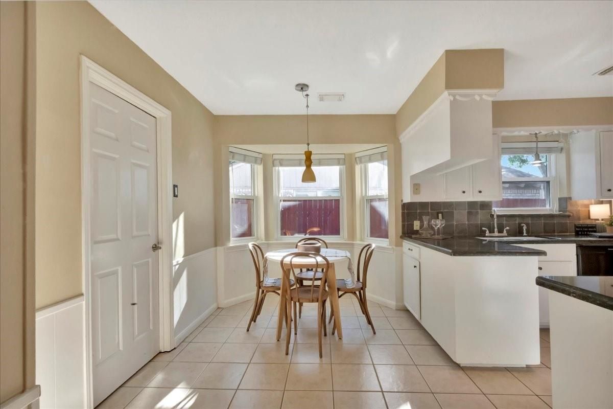 Dining room, Interior, Kitchen, Pendant Lights