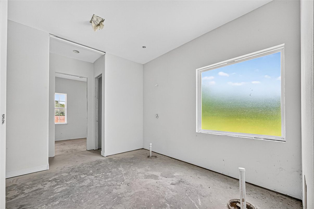 Empty room, Interior