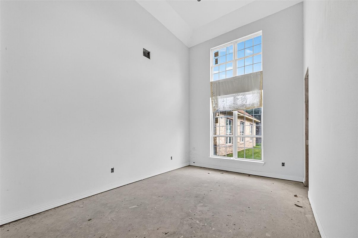 Empty room, Interior