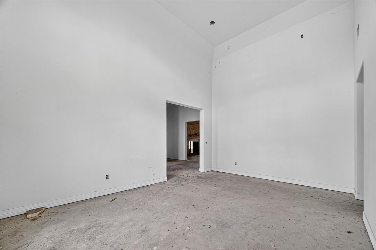 Empty room, Interior