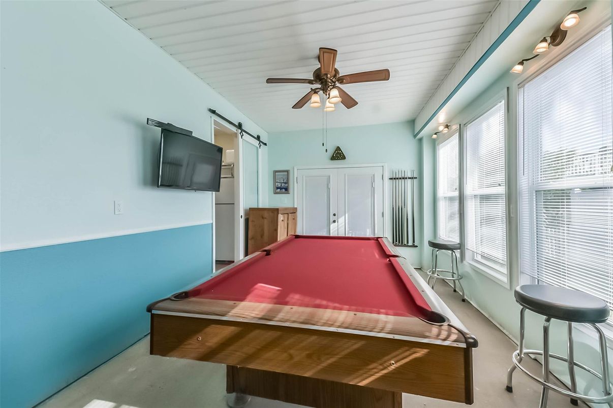 Billiard Table, Game Room, Interior