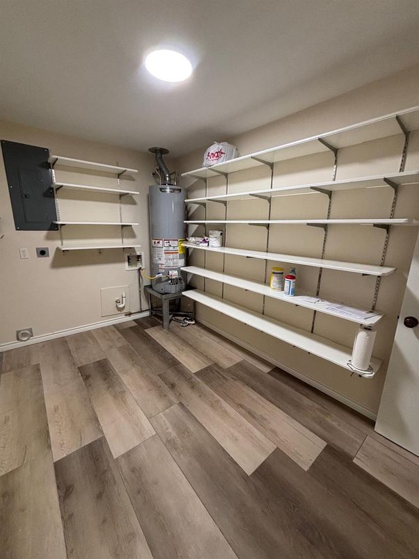 Interior, Recessed Lighting, Walk-in Closets, Wood Texture Flooring