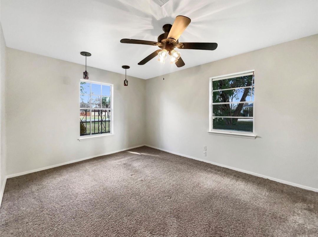 Empty room, Interior, Pendant Lights