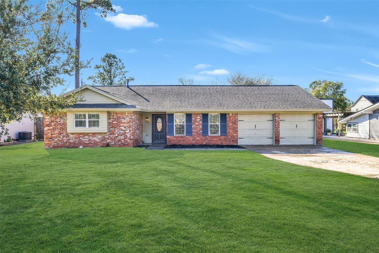 Attached, Exterior, Facade, Brick Facade, Ranch