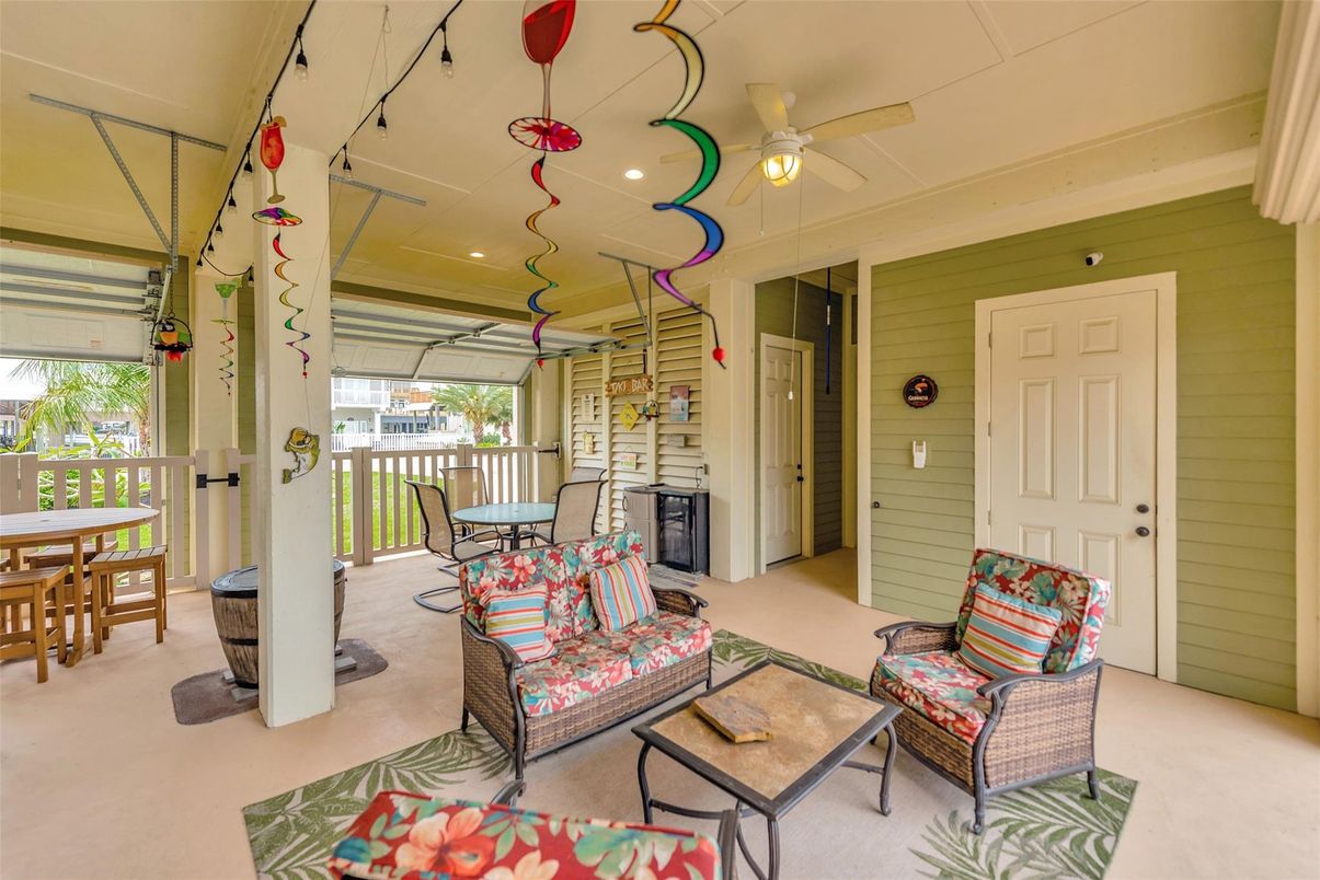 Dining room, Interior, Recessed Lighting