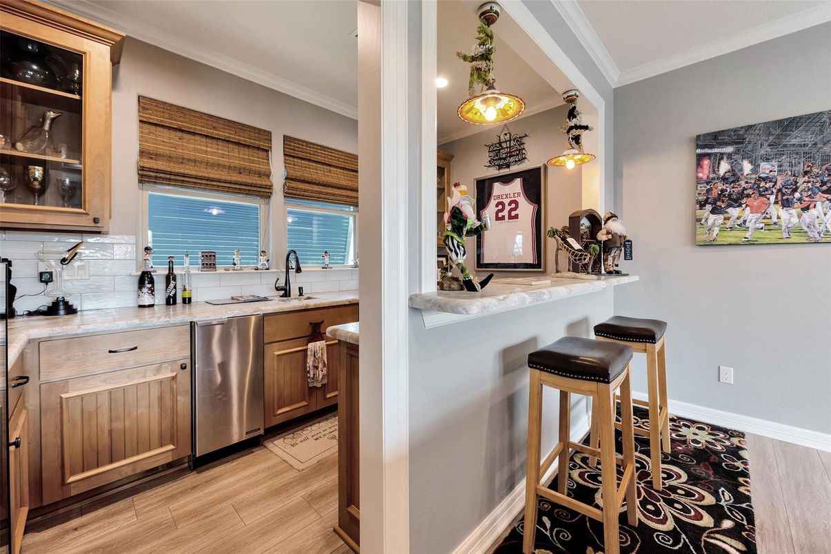 Interior, Kitchen, Pendant Lights, Recessed Lighting, Water, Wood Texture Flooring