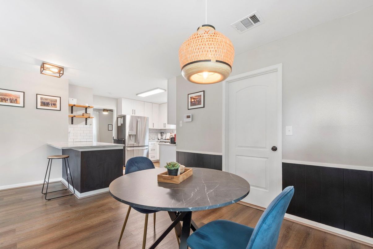 Dining room, Interior, Kitchen, Stainless Steel Appliances, Wood Texture Flooring