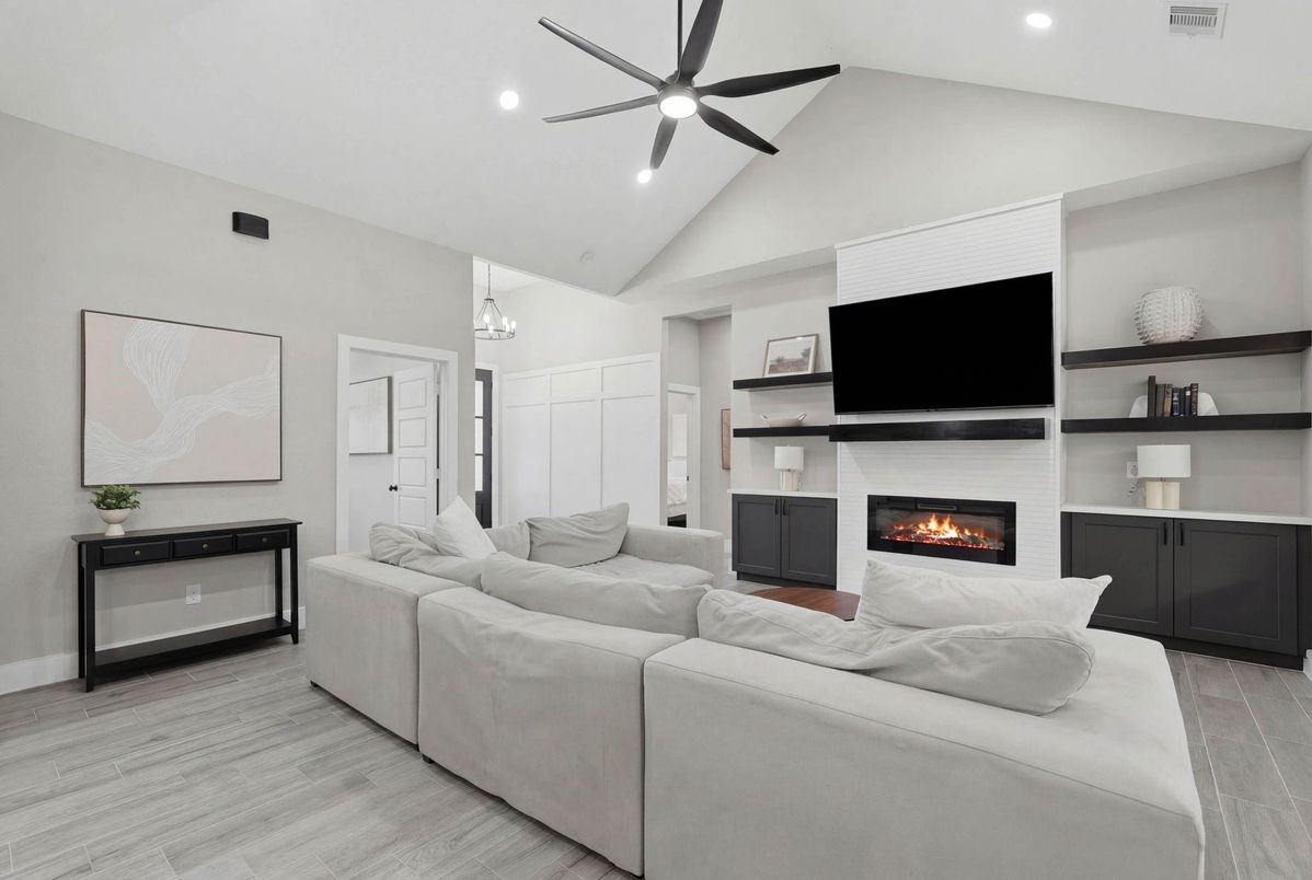 Fireplace, Interior, Living room, Pendant Lights, Recessed Lighting, Wood Texture Flooring