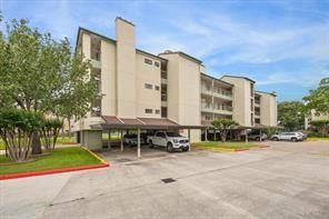 Exterior, Facade, Condo Building