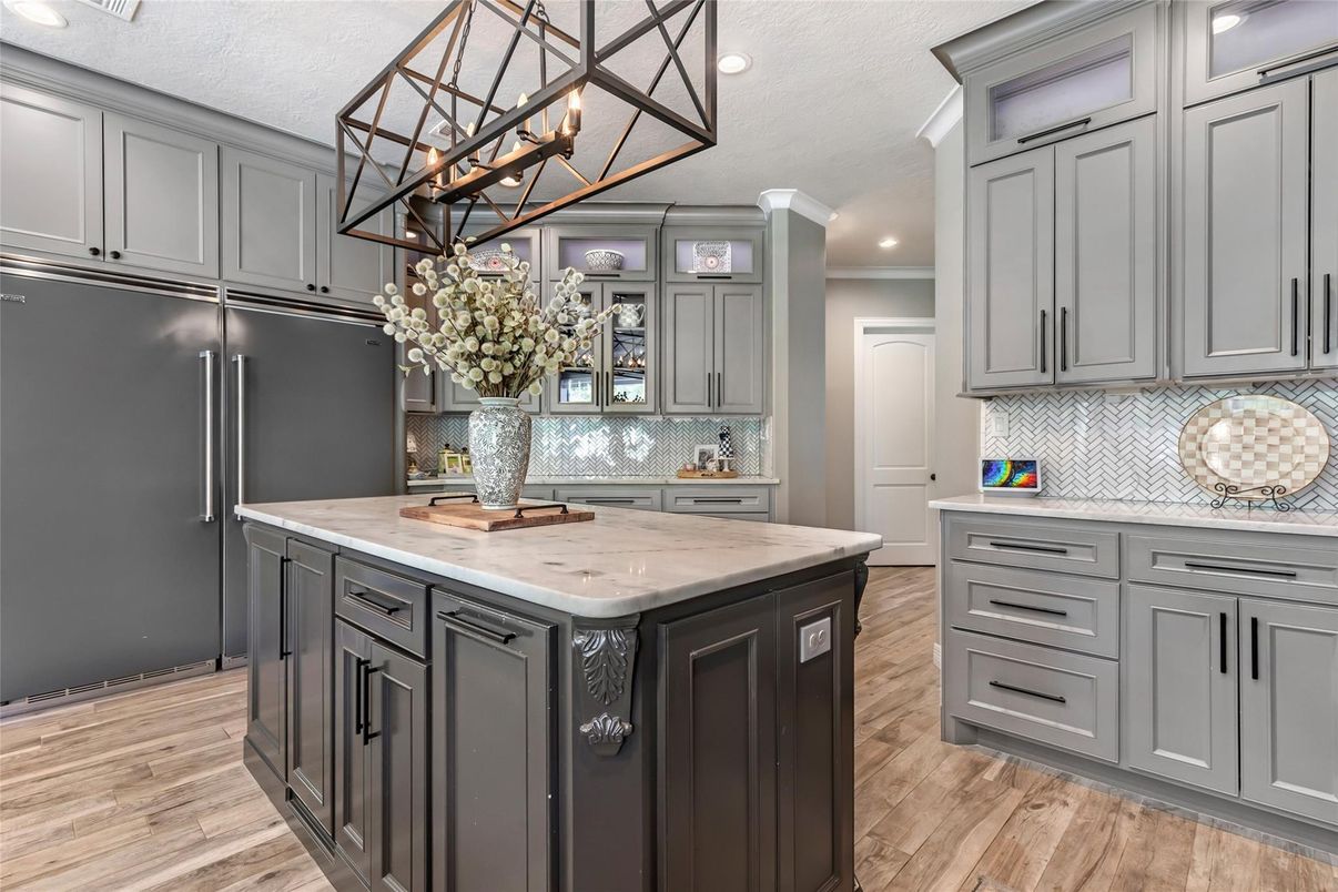 Interior, Kitchen, Pendant Lights, Recessed Lighting, Wood Texture Flooring