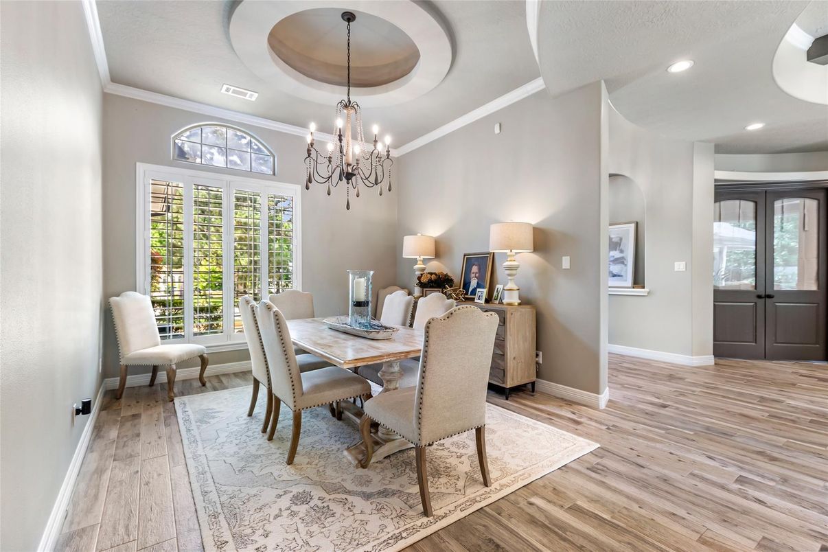 Chandelier, Dining room, Interior, Recessed Lighting, Wood Texture Flooring