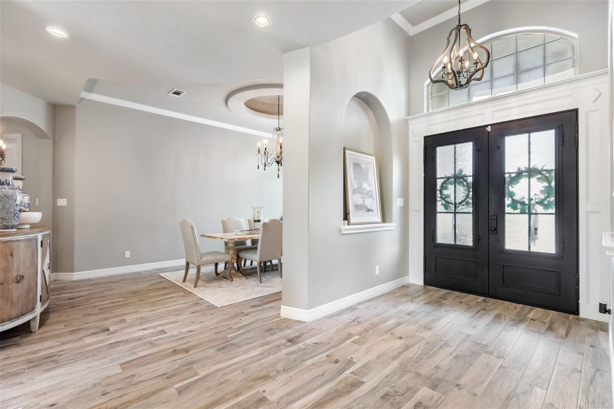 Chandelier, Dining room, Interior, Recessed Lighting, Wood Texture Flooring