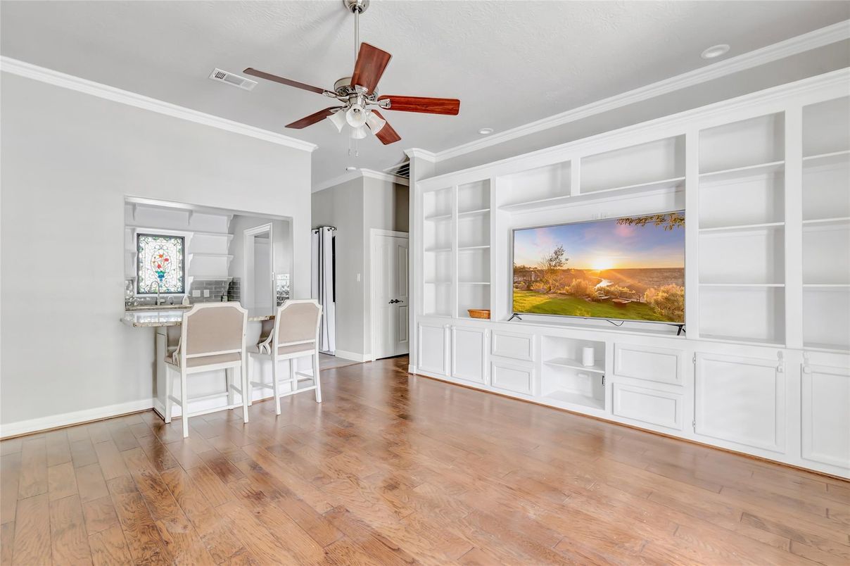 Interior, Recessed Lighting, Wood Texture Flooring