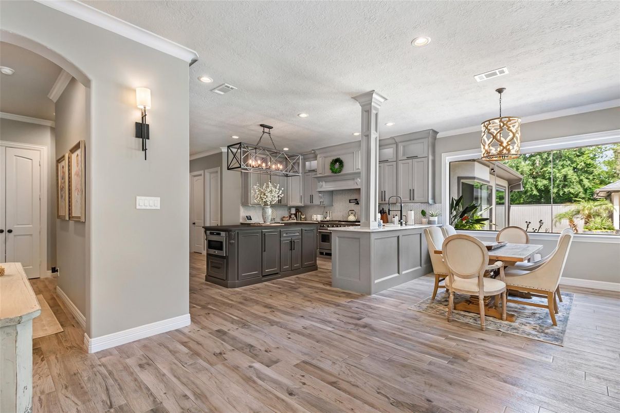 Dining room, Interior, Kitchen, Pendant Lights, Recessed Lighting, Wood Texture Flooring
