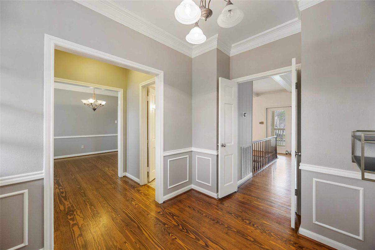 Chandelier, Empty room, Interior, Wood Texture Flooring