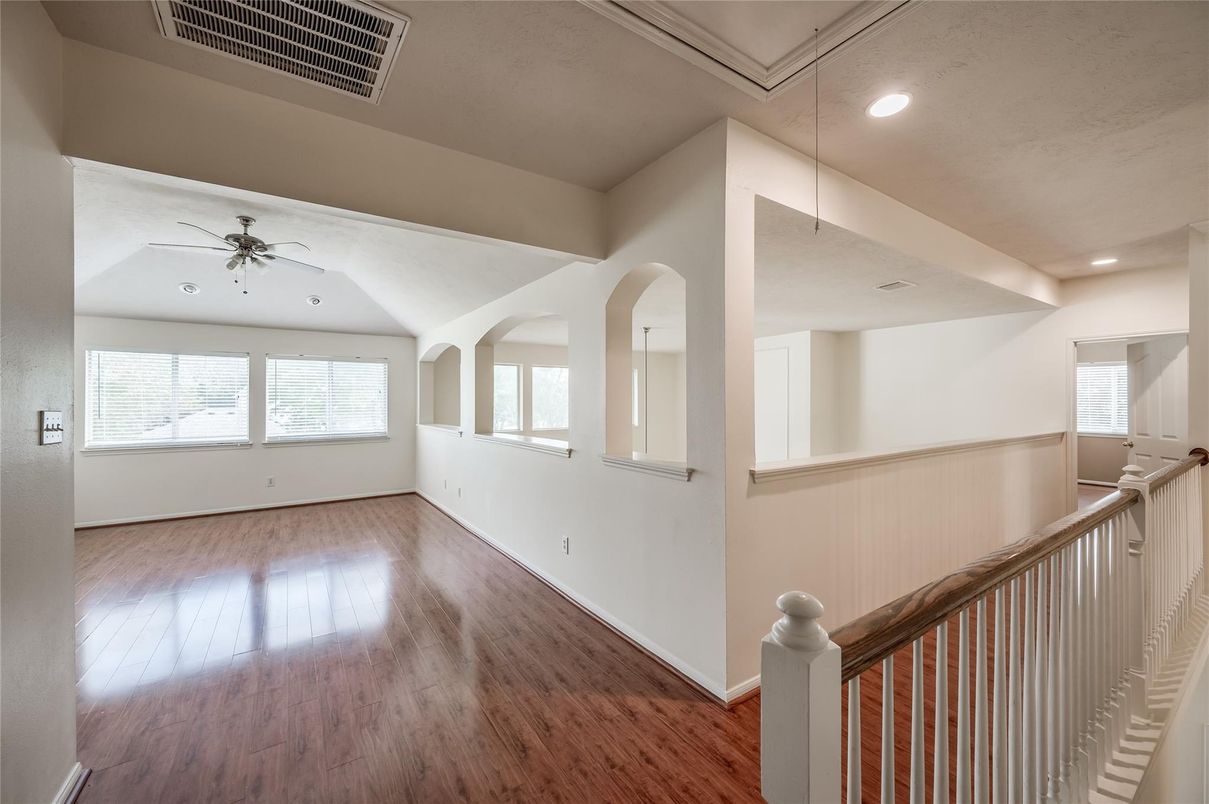 Interior, Recessed Lighting, Wood Texture Flooring
