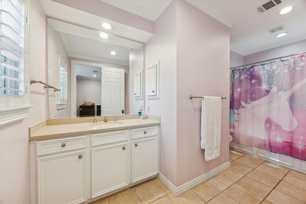Bathroom, Interior, Recessed Lighting