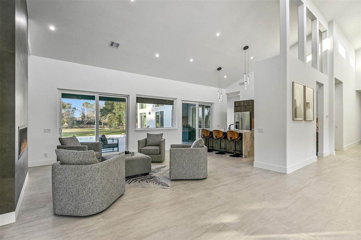 Interior, Living room, Pendant Lights, Recessed Lighting