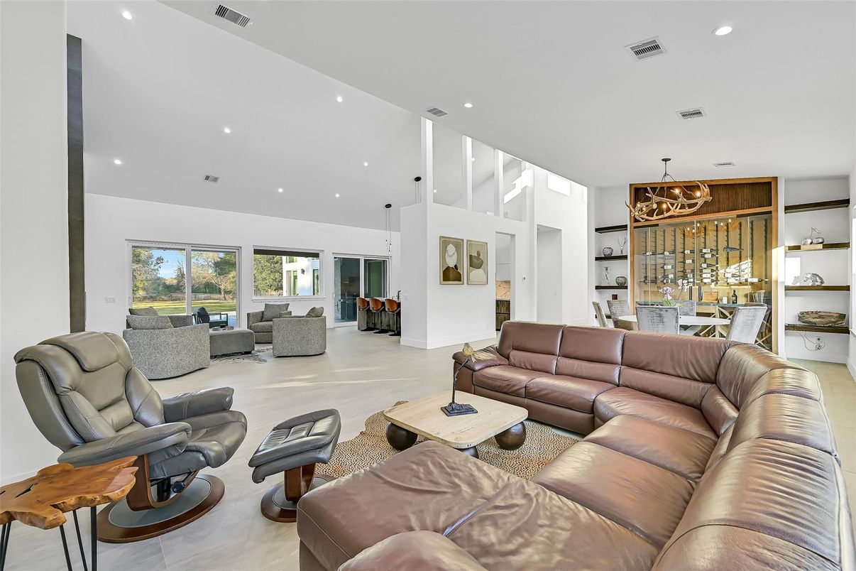 Dining room, Interior, Living room, Pendant Lights, Recessed Lighting