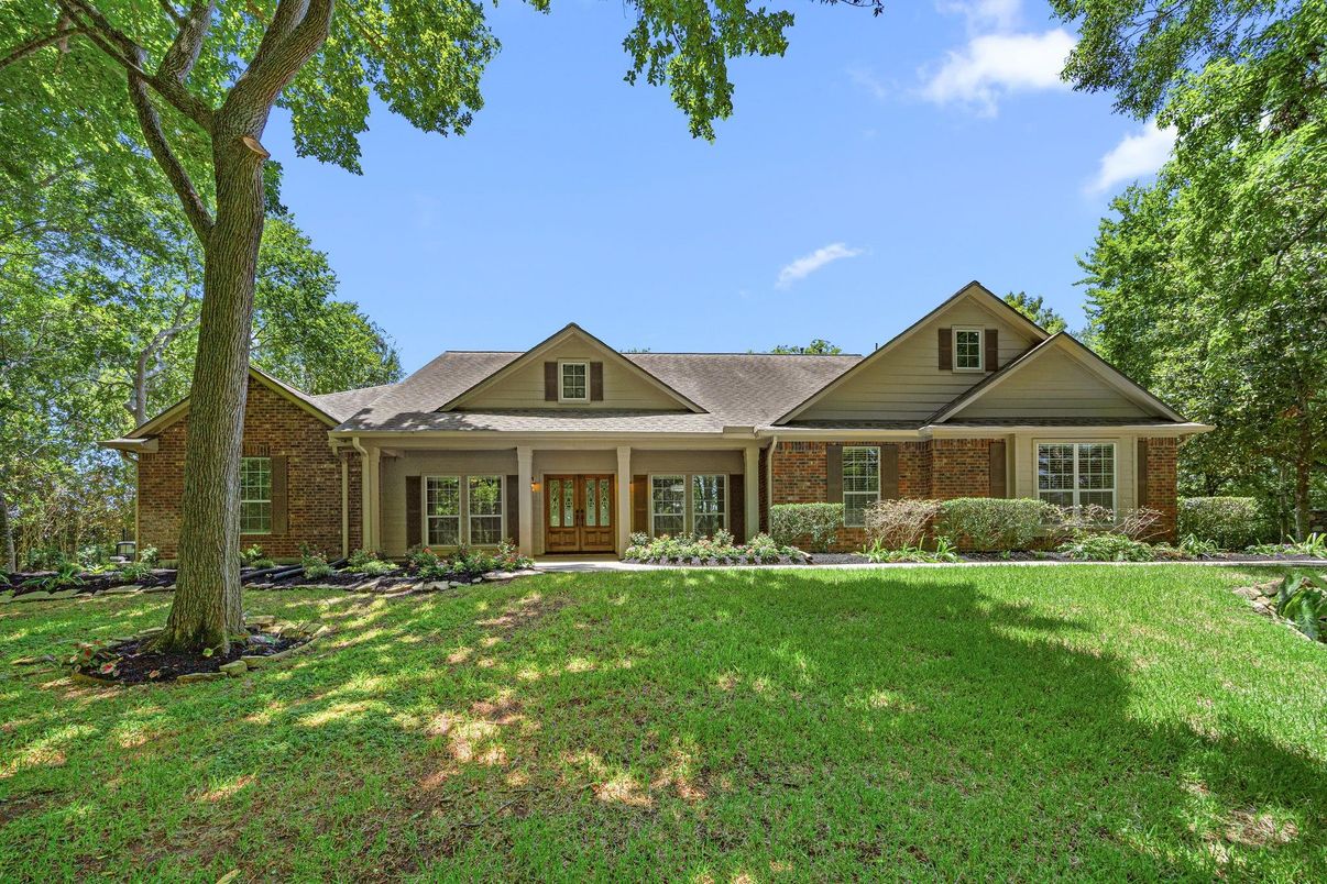 Exterior, Facade, Brick Facade, Ranch