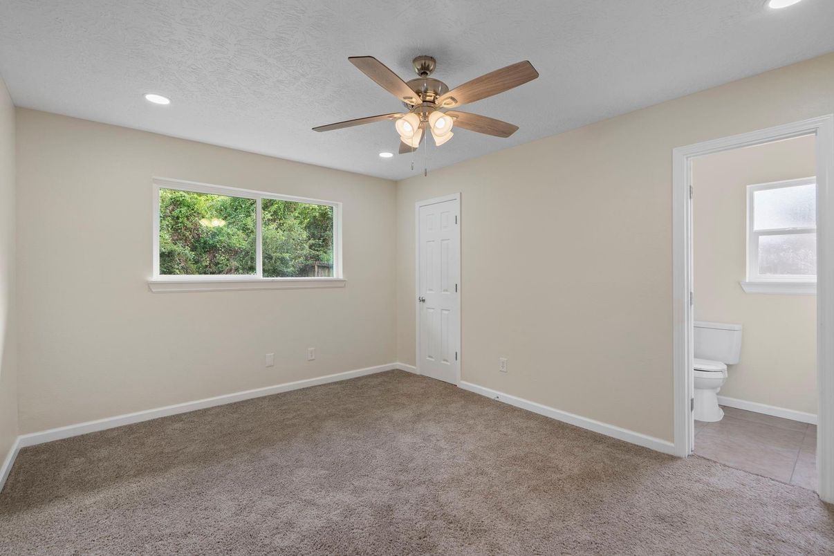 Bathroom, Empty room, Interior, Recessed Lighting