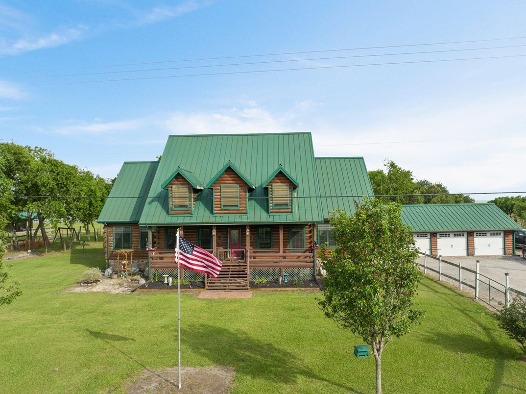 Backyard, Exterior, Facade, Log Home