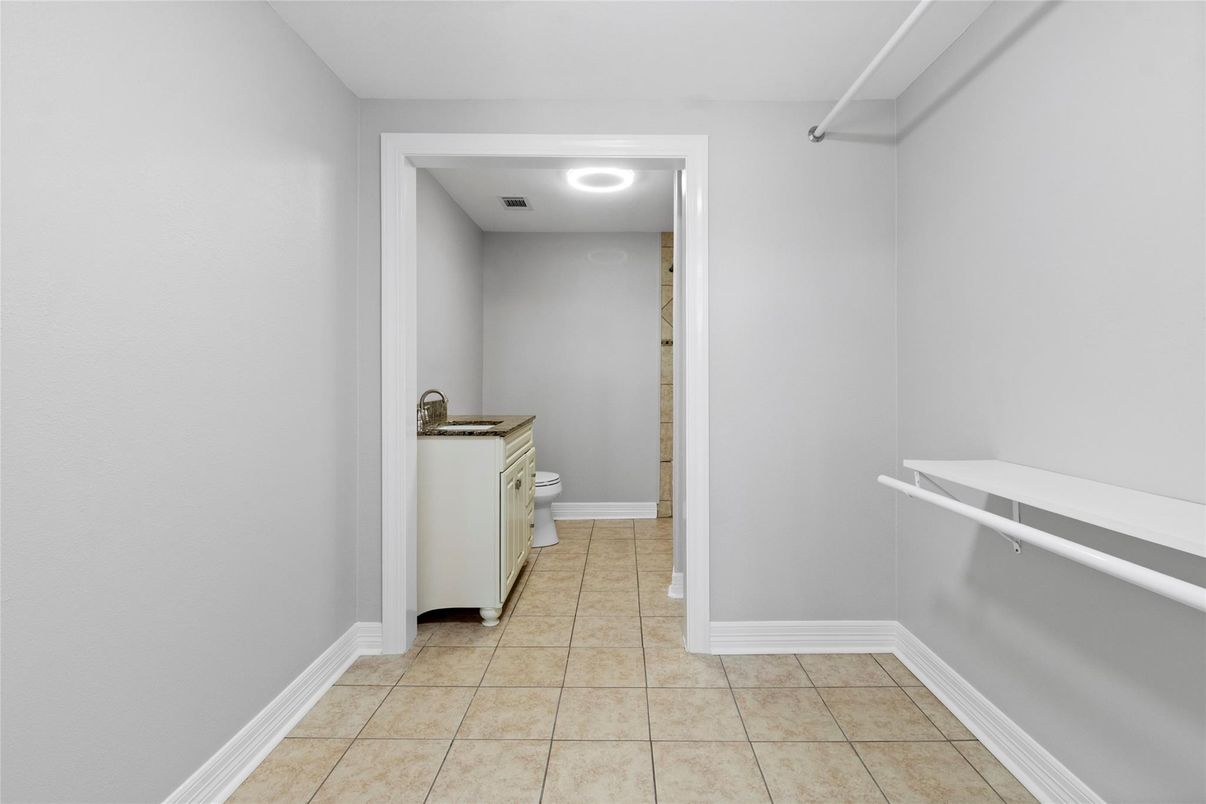 Bathroom, Interior, Recessed Lighting