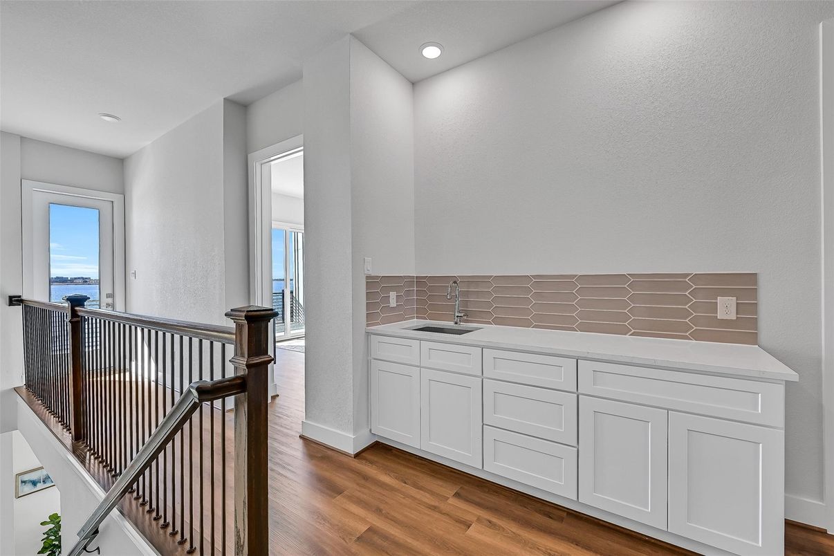 Interior, Recessed Lighting, Water, Wood Texture Flooring