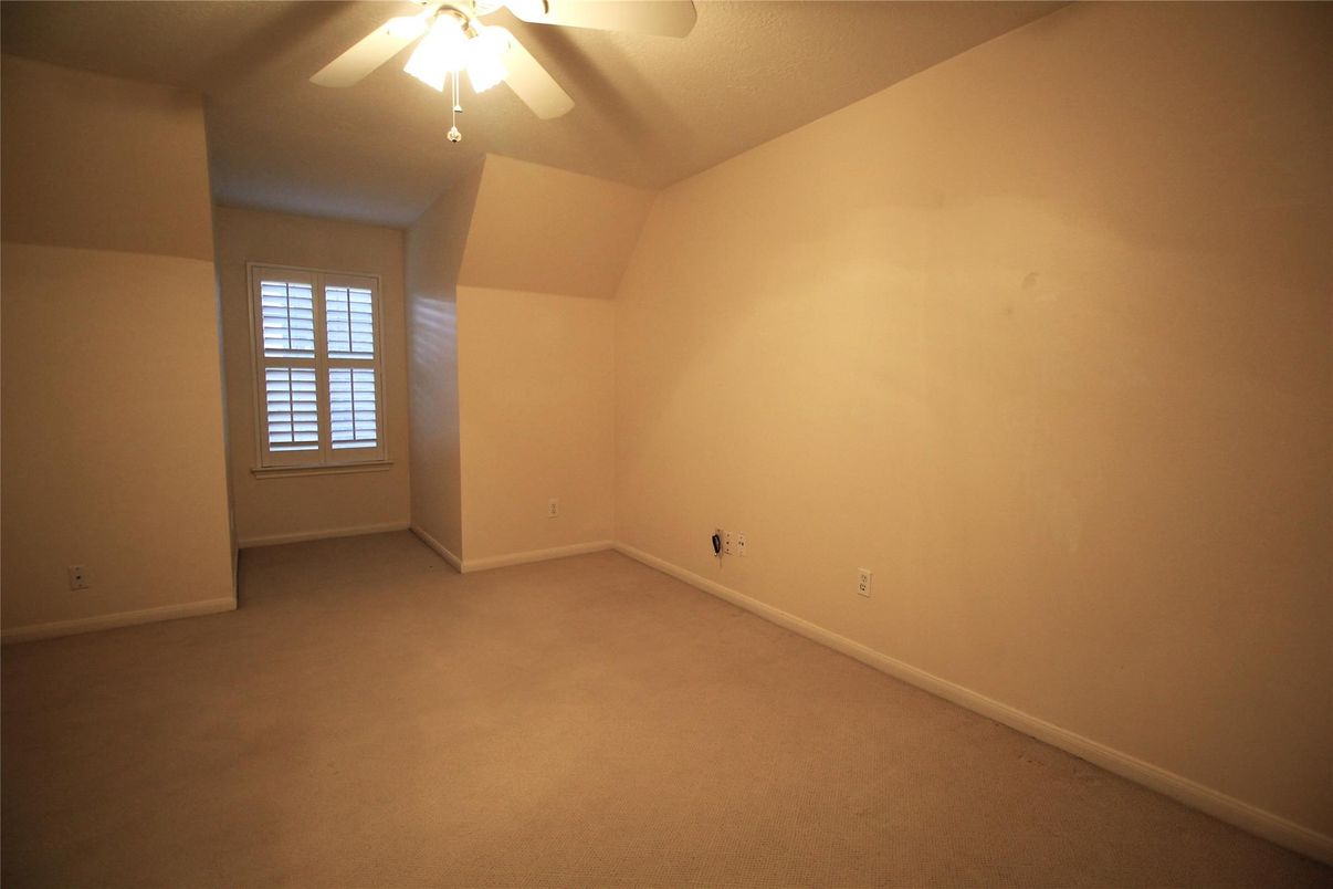 Empty room, Interior