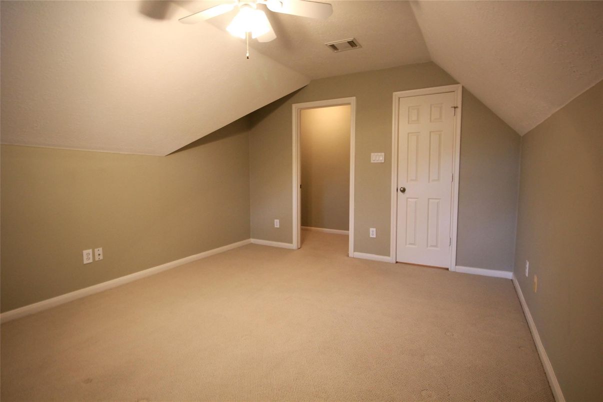 Empty room, Interior