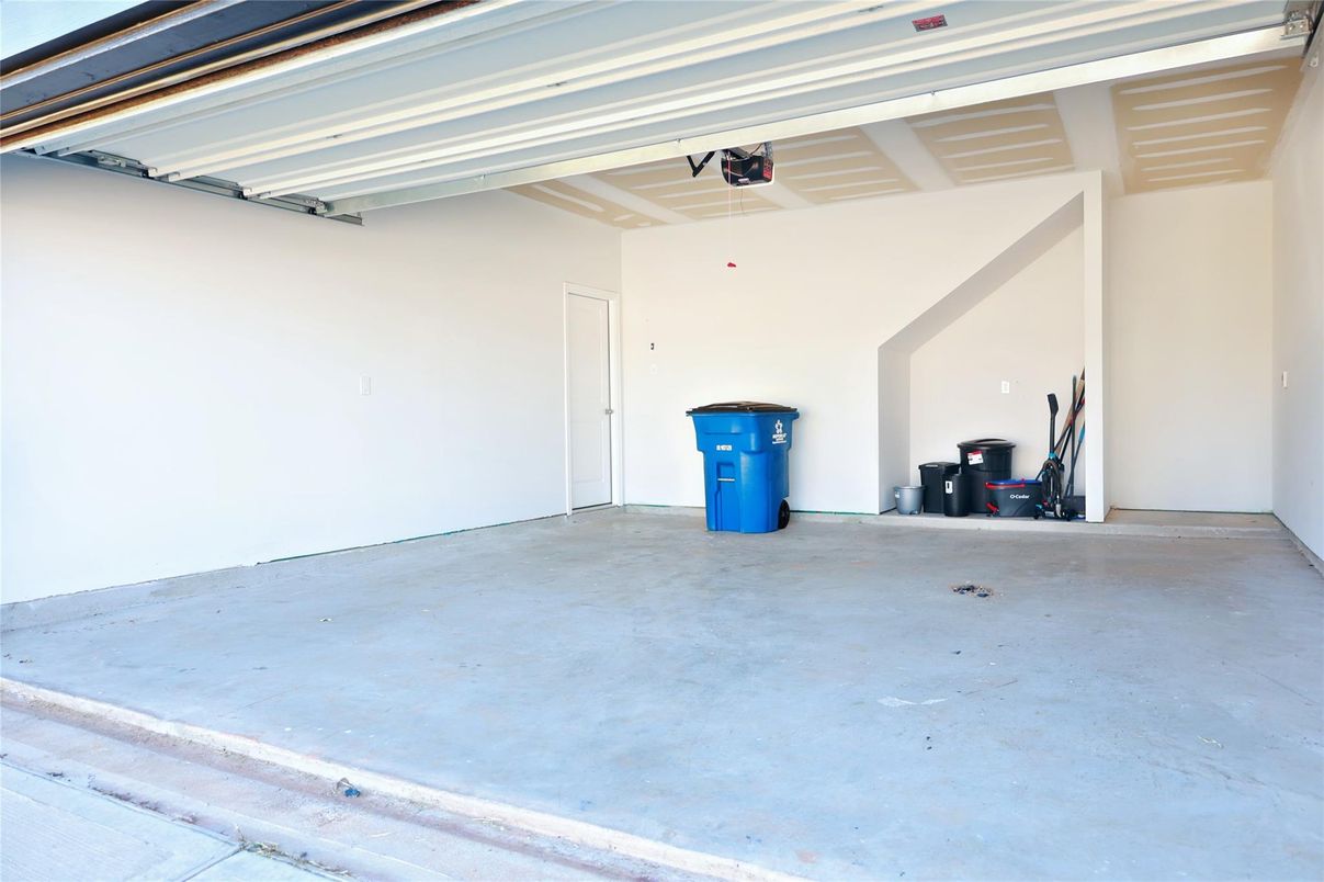 Garage, Interior