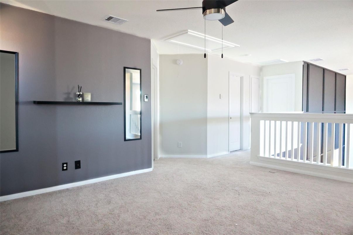 Empty room, Interior