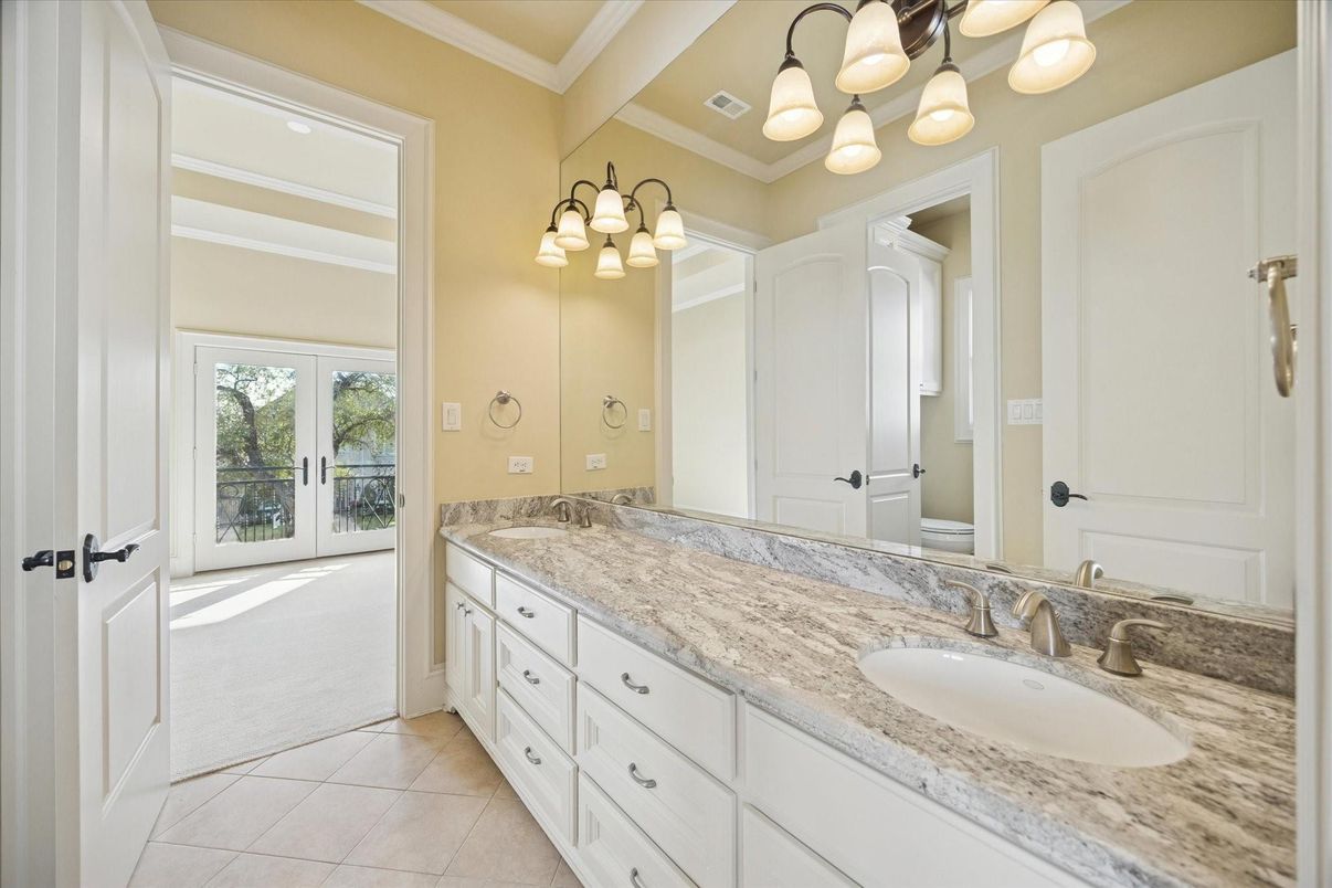 Bathroom, Dual Sink Vanities, Interior