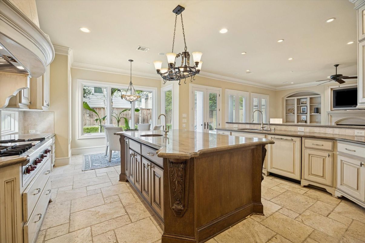 Chandelier, Dining room, Interior, Kitchen, Pendant Lights, Recessed Lighting, Stainless Steel Appliances