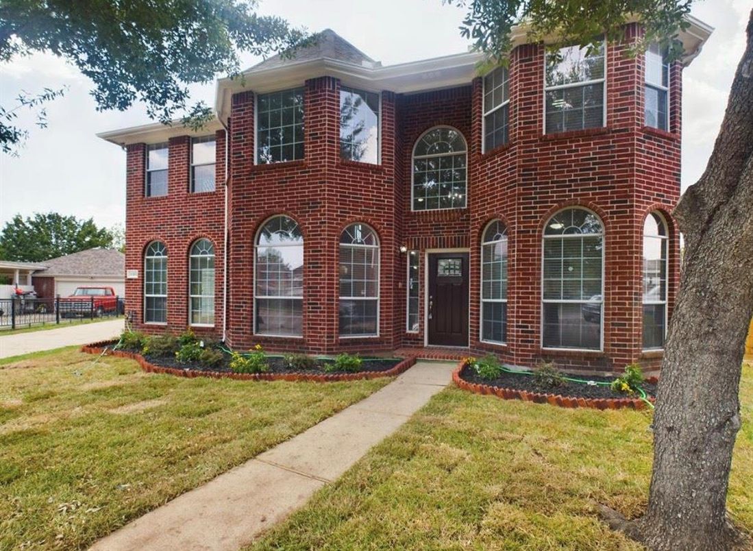 Exterior, Facade, Brick Facade, Georgian