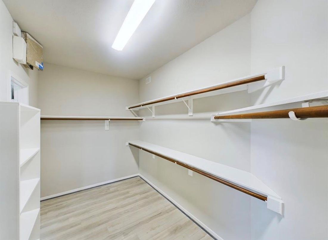 Interior, Walk-in Closets, Wood Texture Flooring